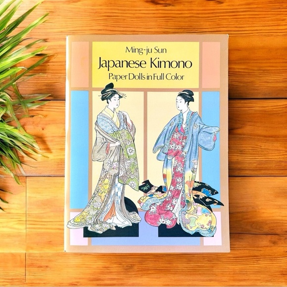 Kabuki Costumes Paper Dolls by Ming-Ju Sun - Dover Publications (1996) - Picture 1 of 9